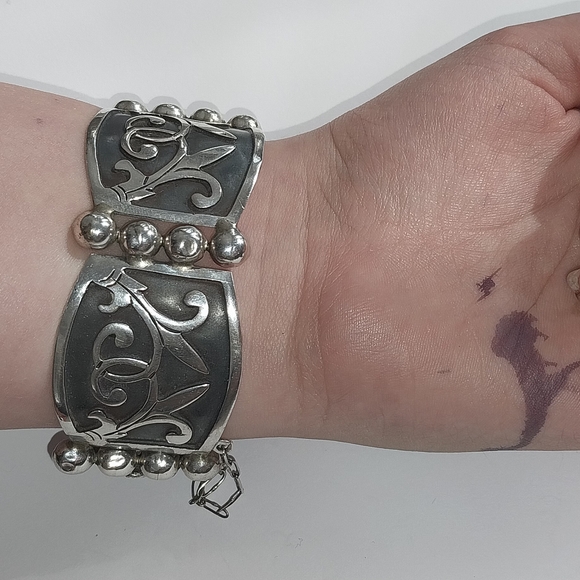 Vintage solid silver floral link panel bracelet - Picture 13 of 13